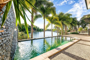 Luxe Bayview Oasis with Dream Waterfront Pool, Stuart Park